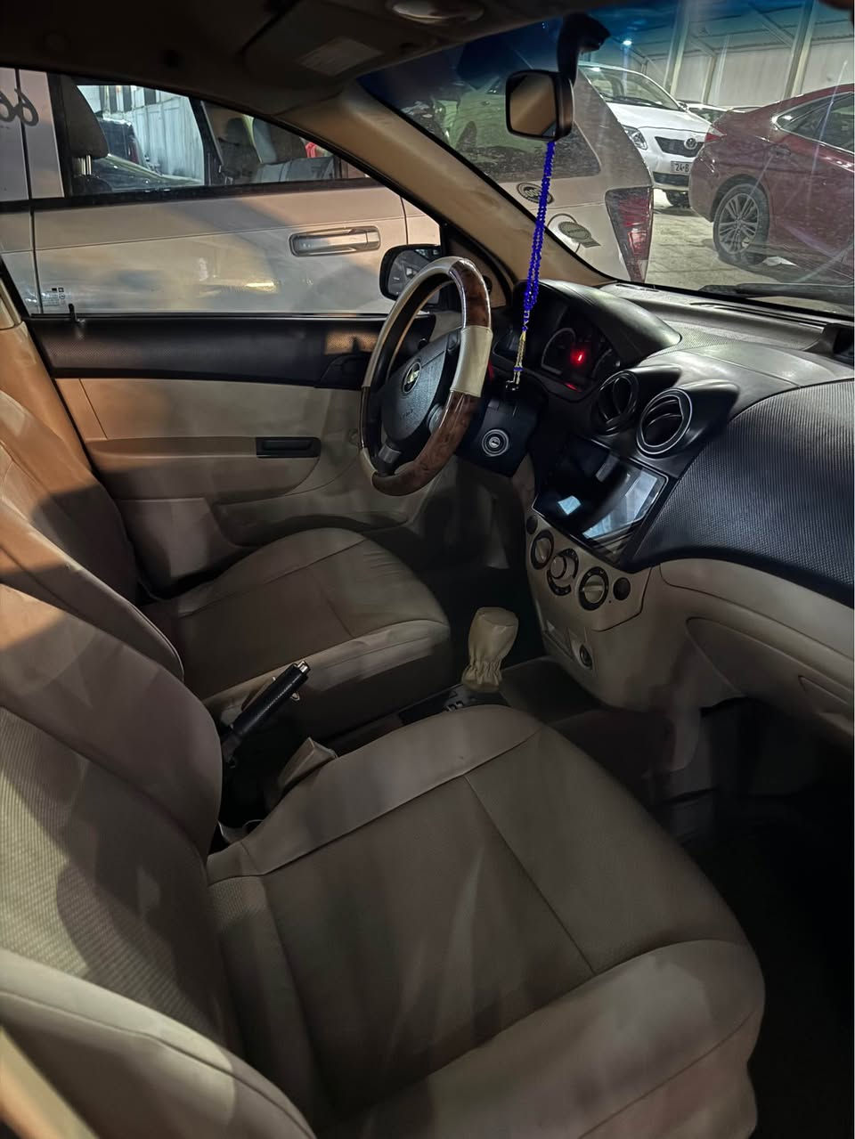 افيو موديل ٢٠٠٩ 
سيارة كير توماتيك 
سيارة ٣ قتعة صبغ بدون دواخل 
سيارة كير محرك تبريد كهربائي كل بشرط سيارة مكينة كبير مرغوب  ٣ ورقة عليه غرامة نزل سعر سعر ٦٤ ورقة و شوية مجال 
*********** مكان دهوك دهوك, العراق
