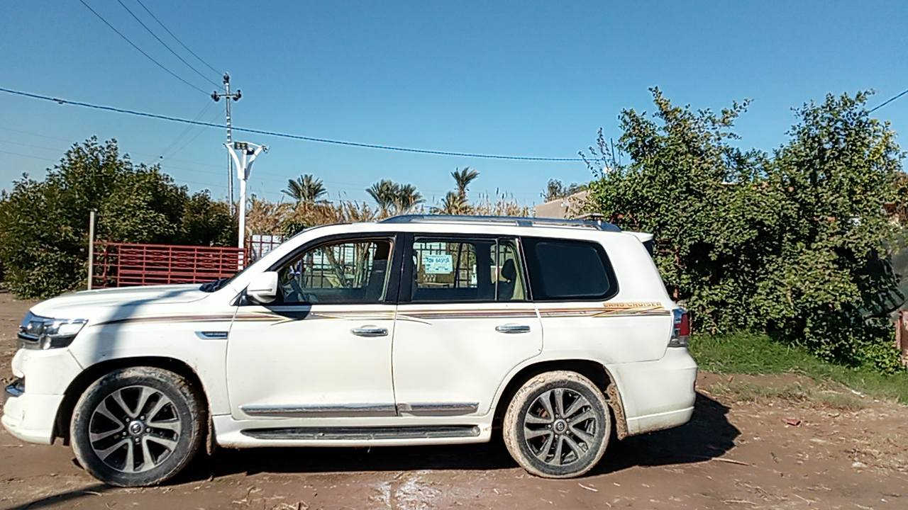 ياالله لاندكروز للبيع موديل 2016 اصل صبغ عام تتكفل شواصي ولغود مواصفات لگزز 
✅8سلندر 
✅كشنات كهرباء 
✅جنطه كهرباء 
✅شاشه بلاد 
✅+فتحه 
✅كير محرك كفاله 
✅تخم تاير جديد 
✅ تحكم ستيرن جهتين 
✅تبريد +تدفئه شغال 
✅دفع رباعي 
✅بصمه
✅ثلاجه 
✅كامره خلفيه
✅8ايرباك 
✅رادارات 
✅سعر289وبيه مجال 
✅***********
