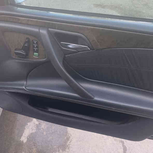 السلام عليكم ام عيون للبيع موديل ٢٠٠٠ سليمانيه بسمي رقم الجديد افنكارد فول موصفات اي نقصه مابيهه محرك كير صدر تخم تايرات كله جديد مكفوله من الحادث والكص بدون صبغ بيهه جراد كم قطعه موضح بالصور ماشيه ٢٢٥ الف مكان السياره بغداد السعر ١٤٠ ورقه بيهه مجال قليل للاستفسار ***********  محرك ٤٣٠ ٨ سلندر
