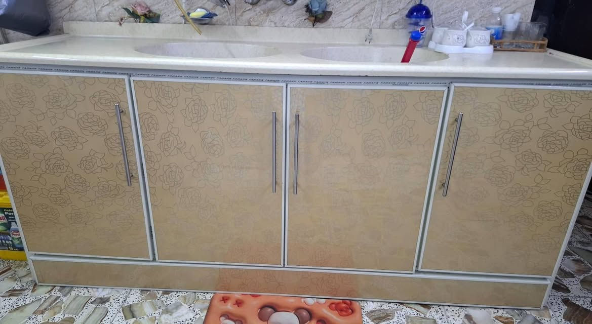 السلام عليكم كاونتر للبيع سعر 350 الف كاونتر اخو الجديد استعمال شي بسيط  وبي مجال بغداد حي الجهاد


**إذا كنت صاحب هذا الإعلان وتريد حذفه لأي سبب، رجاءا أرسل رسالة إلى الدعم الفني**