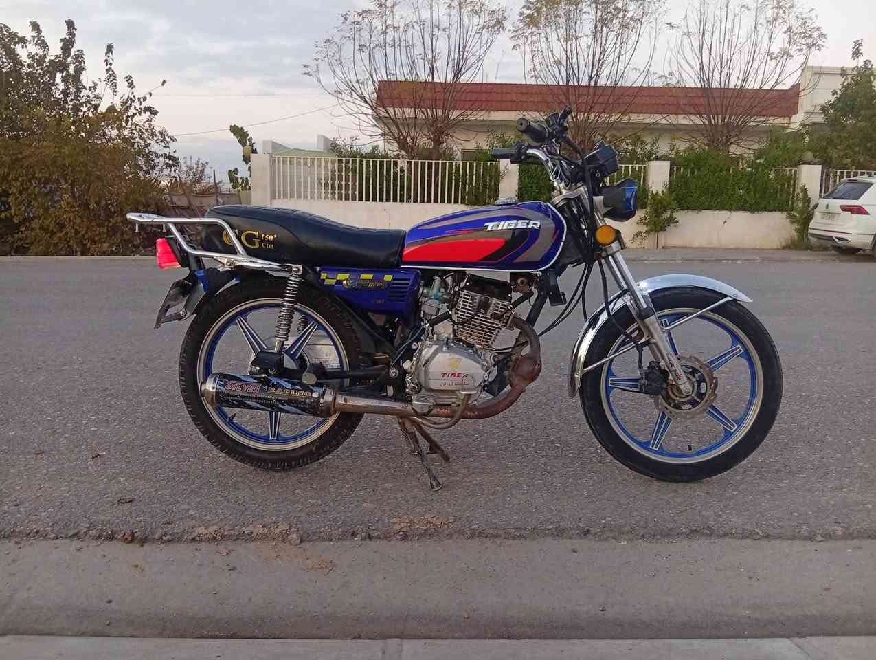 تايكر للبيع منفيس مكينه كبس كله شغال موديل 2020 سعر 400 ألف وبي مجال شراي يتصل ***********
