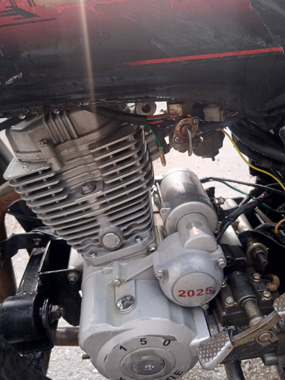 سلام وعليكم عندي هاي ستوته البيع موديل 23 محرك 25 ركبه وشاصي شرط صبغ مابيها ستوته جمره اردها يتصل عل رقم *********** السعر واحد و300  المكان ديالي جلولاء
