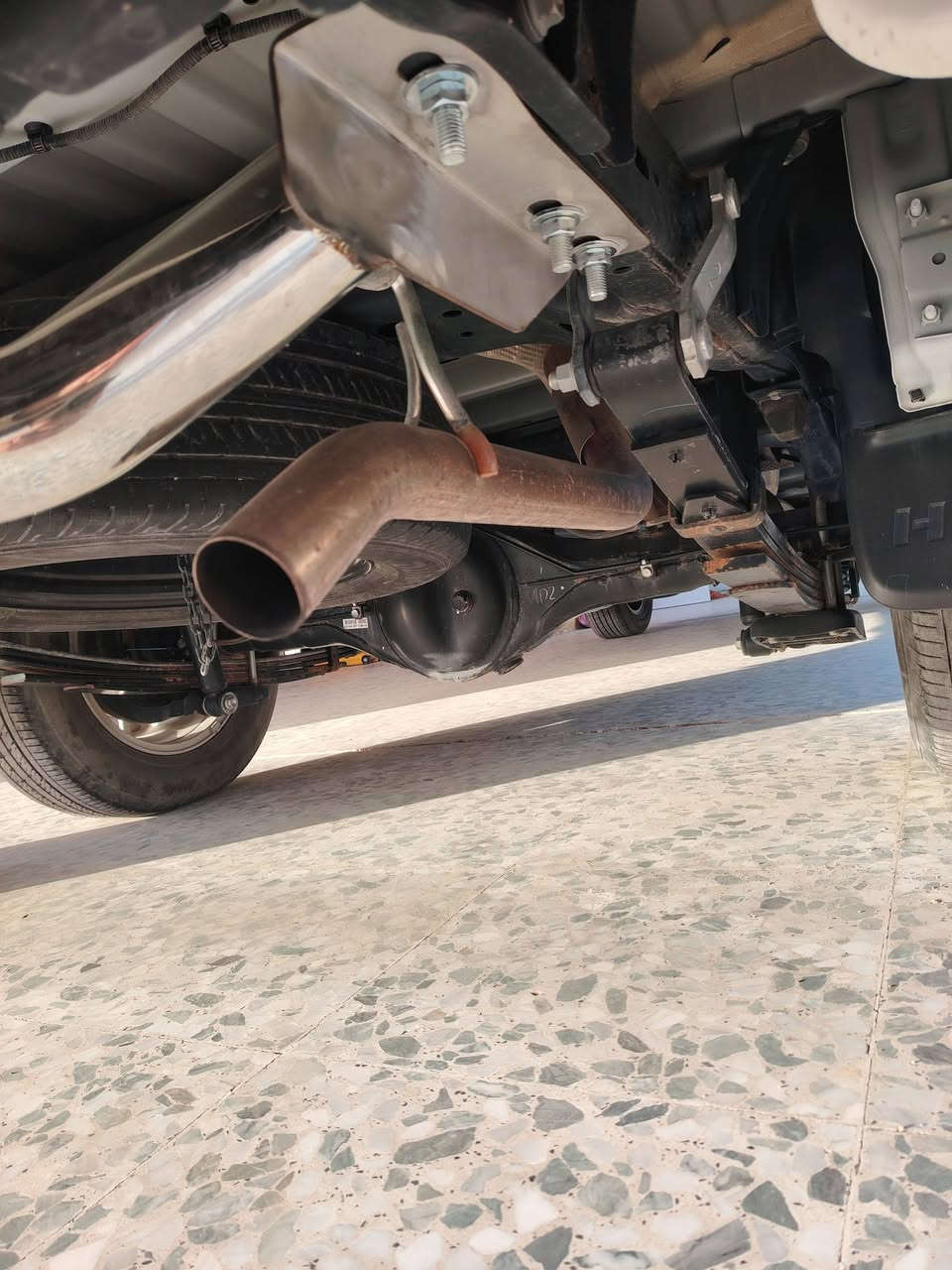 السلام عليكم للبيع هايلوكس ٢٠٢٣ ساز، مكفوله ماشيه ٦٣الف سياره مدوشمه كشنات وارضيه درع امامي وخلفي سياره فول مواصفات سونار مرفق بل منشور مكان بغداد ***********والسعرر ٢٧٧ وبيهه مجال بسيط مستعجل ع بيعتهه
