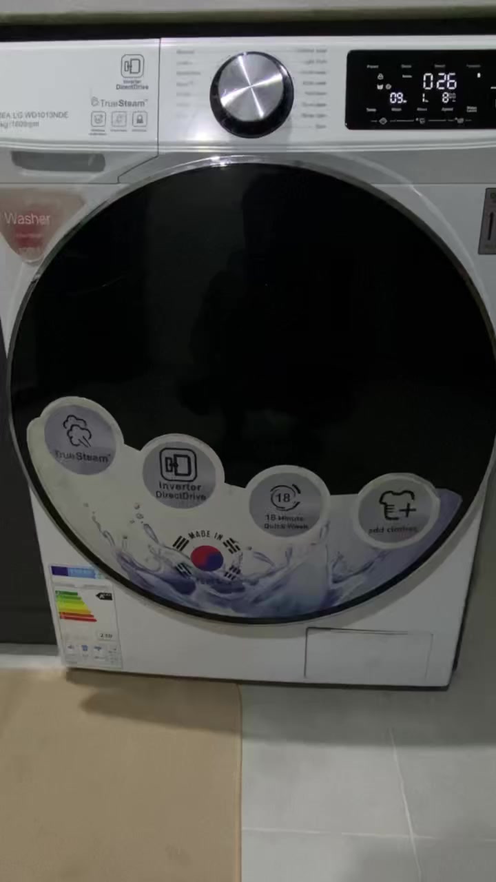 غسالة LG 13kg
نظيفة جدا وحديثة و كلها تشتغل بالشرط
شاشة لمس 
1400 دورة
تحكم بعدد البرامج للغسل 
انارة داخلية
نظام انفيرتر يعني اقتصادية متسحب كهرباء
غسل بالبخار
تحكم بمنسوب المياه وغيرها من المواصفات

ملاحظة داابيعها لان دااسافر

السعر ٤٠٠ الف
للتواصل ***********
الموقع اربيل
