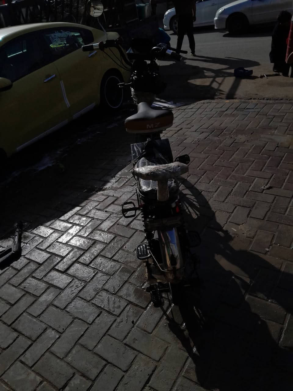 السلام عليكم دراجه شحن R9 للبيع نضيفه كلشي موضح بالصور حجم 26 مبدل تايرات جدد بطاريات 5 السعر 300وبيهه مجال *********** متواجد واتساب واتصال ع هذا الرقم مكاني الدوره المهديه الثانيه
