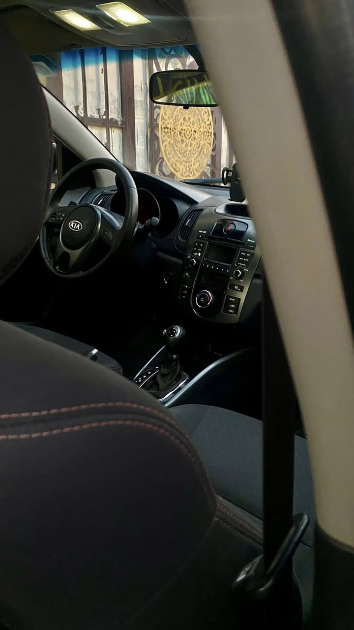 السلام عليكم 
كيا سـيراتو للبيع موديل 2013 سياره نضيفه خير من الله ضررهاا موجود سونار بلمنشور السياره تشغيل بصمه أشاير بلمري حساسات خلفيه شفتات ستيرن الرقم الجديد وبأسمي تحويل مباشر رايدهاا ب110 وبيهاا مجال أكيد  مكاني بغداد *********** متواجد واتساب أيضاً
