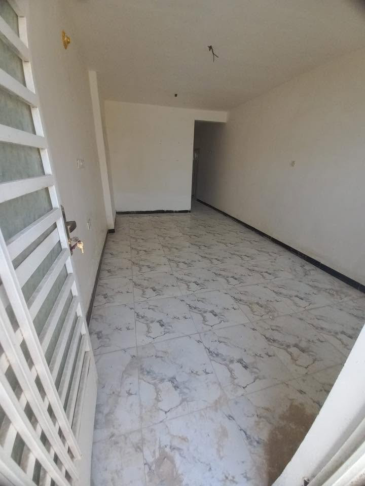 بيت جديد طابق ثاني معزول 
العنوان الشعب الديوان نهايه شارع ٢٥
الايجار٣٠٠ قفل للاستفسار ***********
