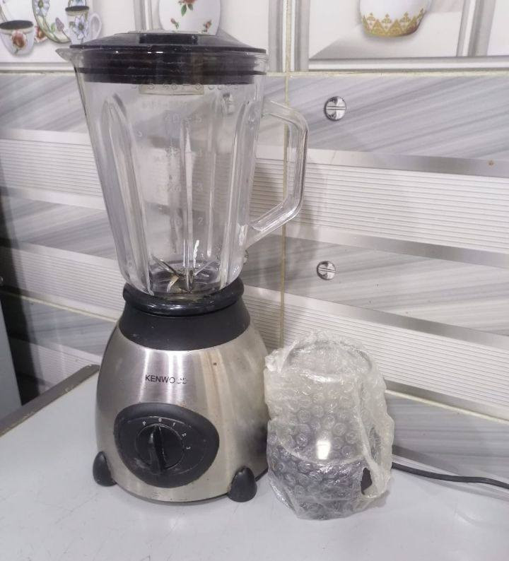 خلاطات مع الطاحونه شغالات عدد ثلاثه اثنين بدون دوالك  واحده بيها دوالكه. طاحونات ثلاث موجودات وجديدات ما مستخدمات كما واضح بصوره سعرهن 35. الف استيل الاصلي العنوان كربلاء 
اي استفسار مراسلة الصفحه


**إذا كنت صاحب هذا الإعلان وتريد حذفه لأي سبب، رجاءا أرسل رسالة إلى الدعم الفني**