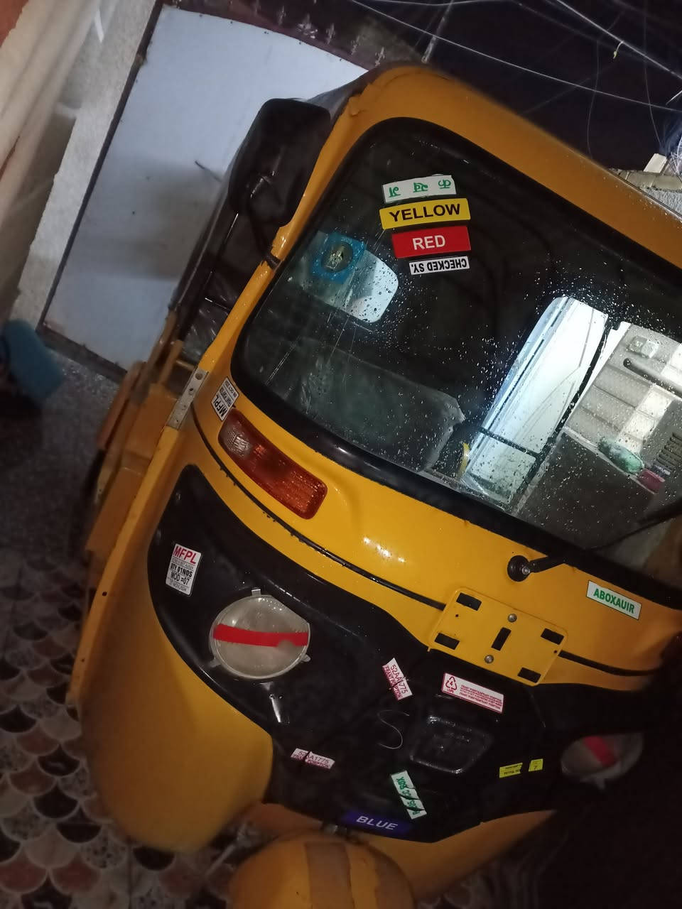 السلام عليكم تكتك موديل 20رقم وسنويه تكتك ماناقصها شي من ايدك للشارع بس بيها ملاحضات قليله بيها بارد ليوره شويه بكان يغداد الحسينيه ***********
