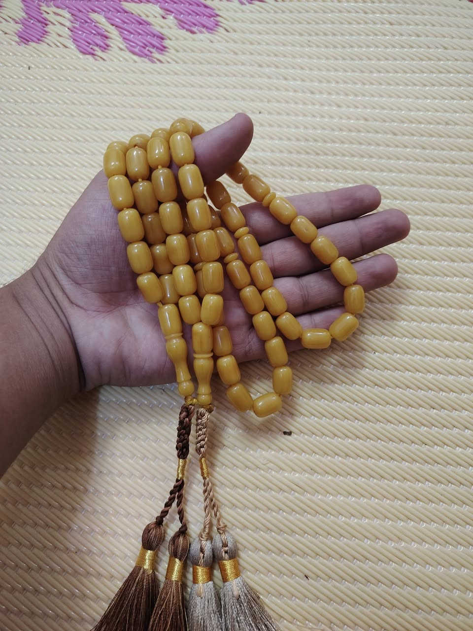 سلام عليكم 
سندلوس كوربه الفغاني ميه واحد شاه وجه بموه 
و سندلوس بكستاني قديمات 33حبه الوحده 
و سندلوس بكستاني قديم 
البيع فقط يريدهن يراسني خاص 
مكان الشطره تفاصيل خاص  ***********

