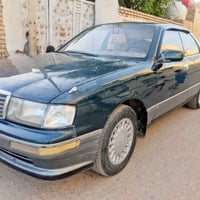 كراون ١٩٩٣ • مكينة ٢.٥ • اخضر زيتوني