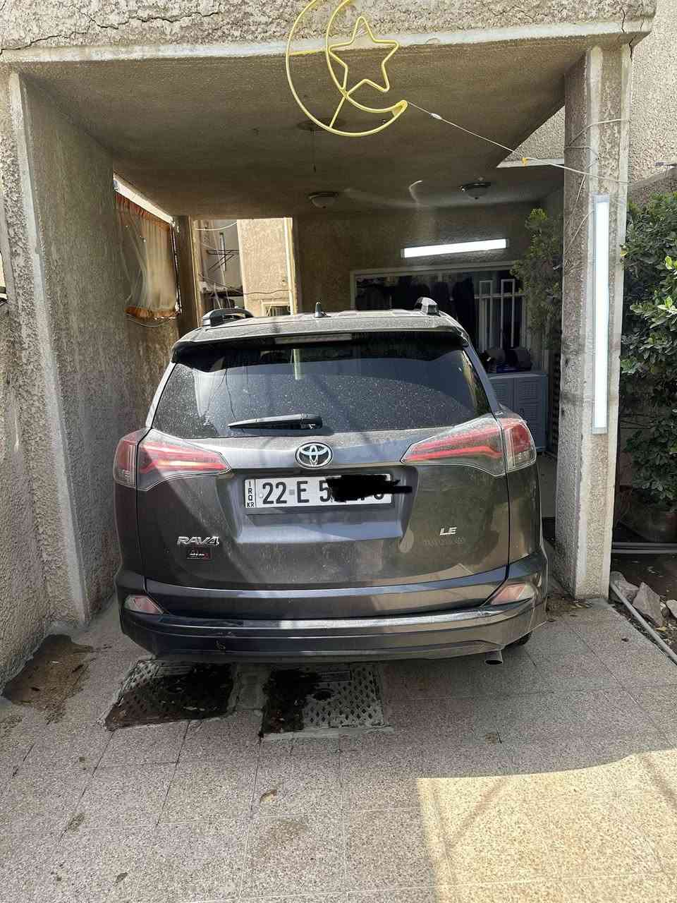 السلام عليكم
راف فور 2018 رقم اربيل 
حادث باب خلفي فقط وصور الحادث بالمنشور
ماشية 127
سيارة جديدة جاهزه 
رقم سنوية هزه كله جديد
مكان السيارة بغداد العامرية
بيع او مراوس 
السعر 170 ورقة 
***********
