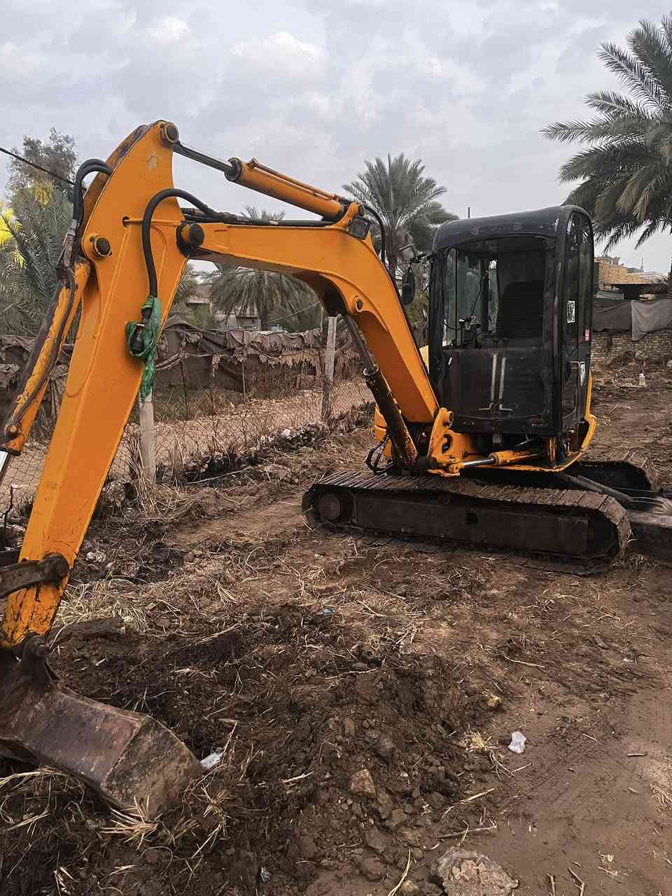 حفاره للبيع بدون  موجوده في بابل  متوزي عله بعته   موديل 2004 ، جي ، سي، بي،  رقم الهاتف  ***********
