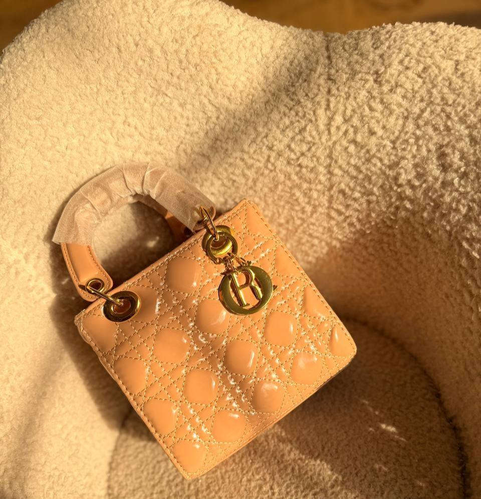 ديور ماستر كوالتي يعني الكوالتي كُلش عالي
سعرها 15


**إذا كنت صاحب هذا الإعلان وتريد حذفه لأي سبب، رجاءا أرسل رسالة إلى الدعم الفني**