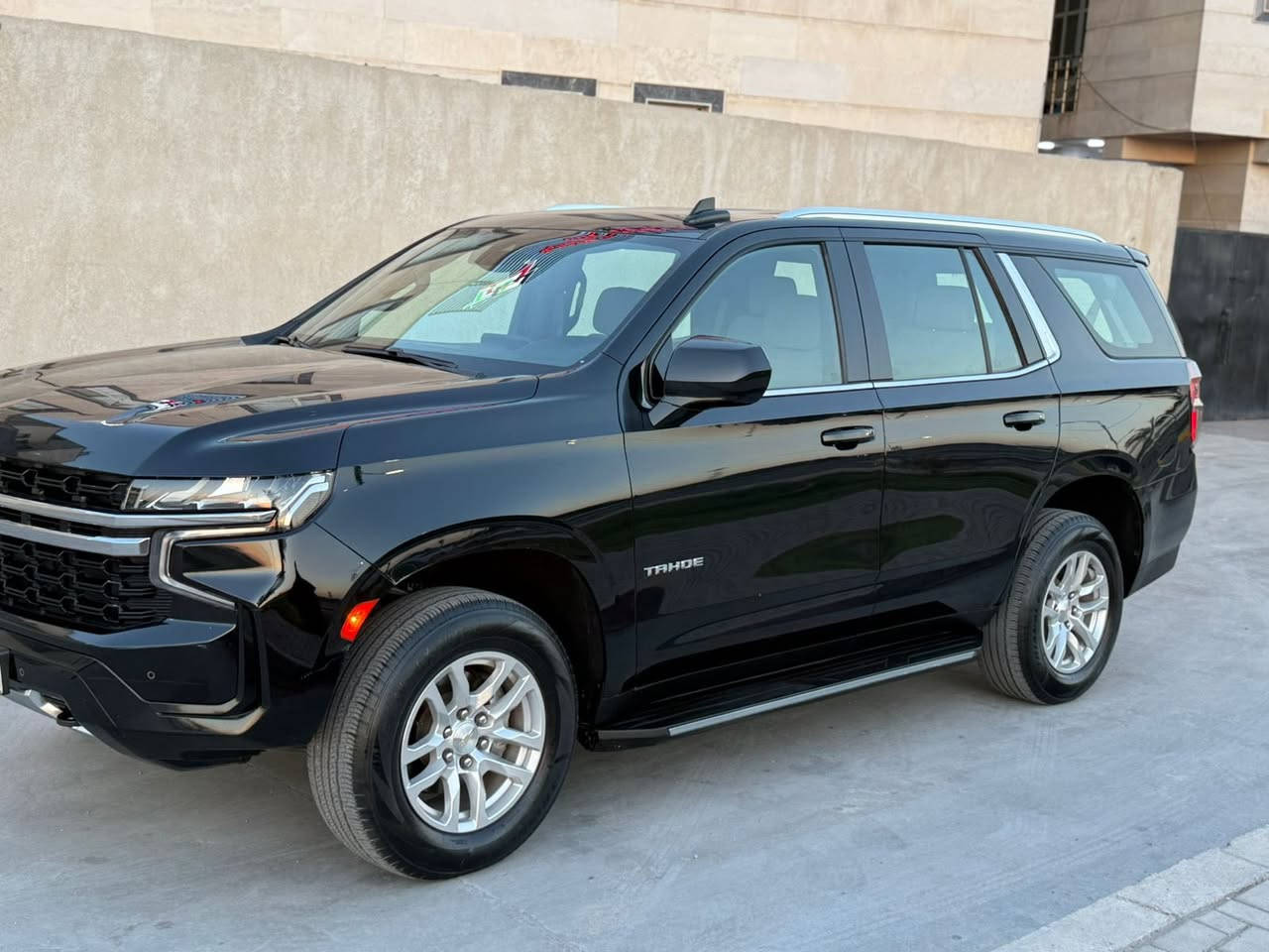 السلام عليكم تاهو موديل 2023 خليجي وكاله المنصور هزه ورقم بغداد الجديد مغلفه BBF بل كامل كفاله ضربه وصبغ وتبديل  مواصفات LS حساسات امامي خلفي ثلاجه علامه ضوء القمر ماشيه 58 جديده السياره . 
السعر :460 
العنوان : بصره 
رقم الموبايل:***********
