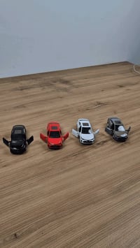 سيارة تويوتا كورولا مجسّمة معدنية مع إضاءة وصوت  الاستخدامات  لعبة ترف...