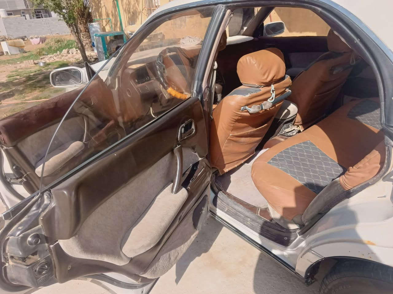 السلام عليكم ..
بطه موديل 93 كفاله عامه رقم بغداد انكليزي مشرؤع وطني تحويل ثاني يوم . لا كص ولا نقل جثه 
كير + مكينه خير من الله 
مكينه 2.5 
كهربائيات كلها شغاله 
صدرها 90% 
تبريدها بس غاز 
كامره خلفيه 
لايت + عدسه ثلجي و اصفر
مكانها واسط الحفريه 
رايدها ب43 وبيها مجال قليل 
؛ ***********
