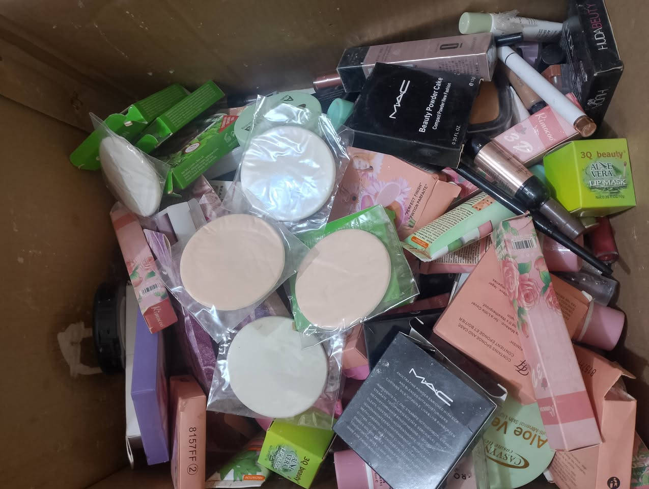 تصفية كارتون مكياج اكثر من 180 قطعة ب50 وبي مجال باقي التفاصيل خاص او واتساب *********** شلعة شلعه تصفيه
