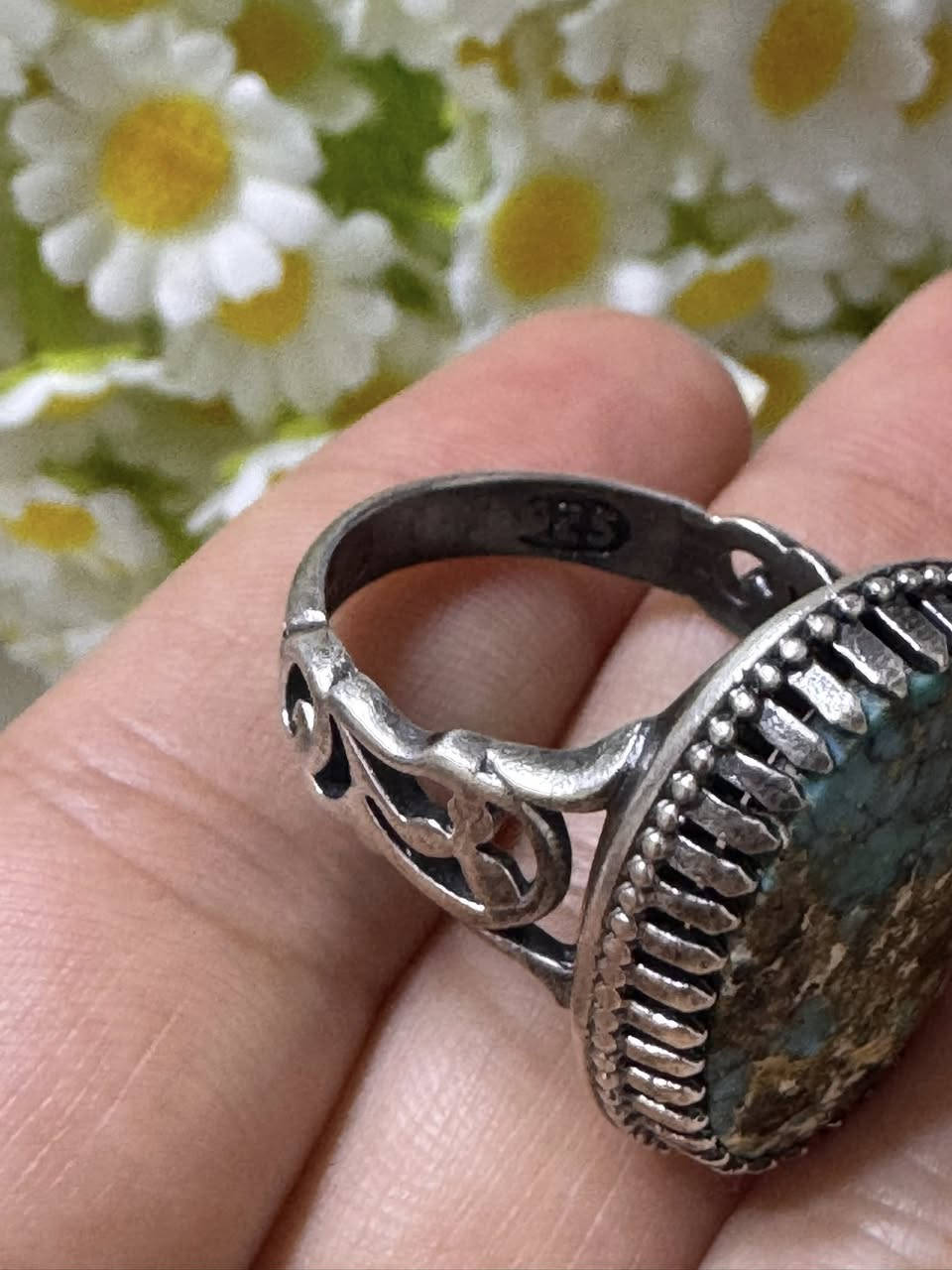 خاتم فضة عيار 925 مرصع بحجر الفيروز النيشابوري الطبيعي بتصميم ملكي. السعر//175 الف


**إذا كنت صاحب هذا الإعلان وتريد حذفه لأي سبب، رجاءا أرسل رسالة إلى الدعم الفني**