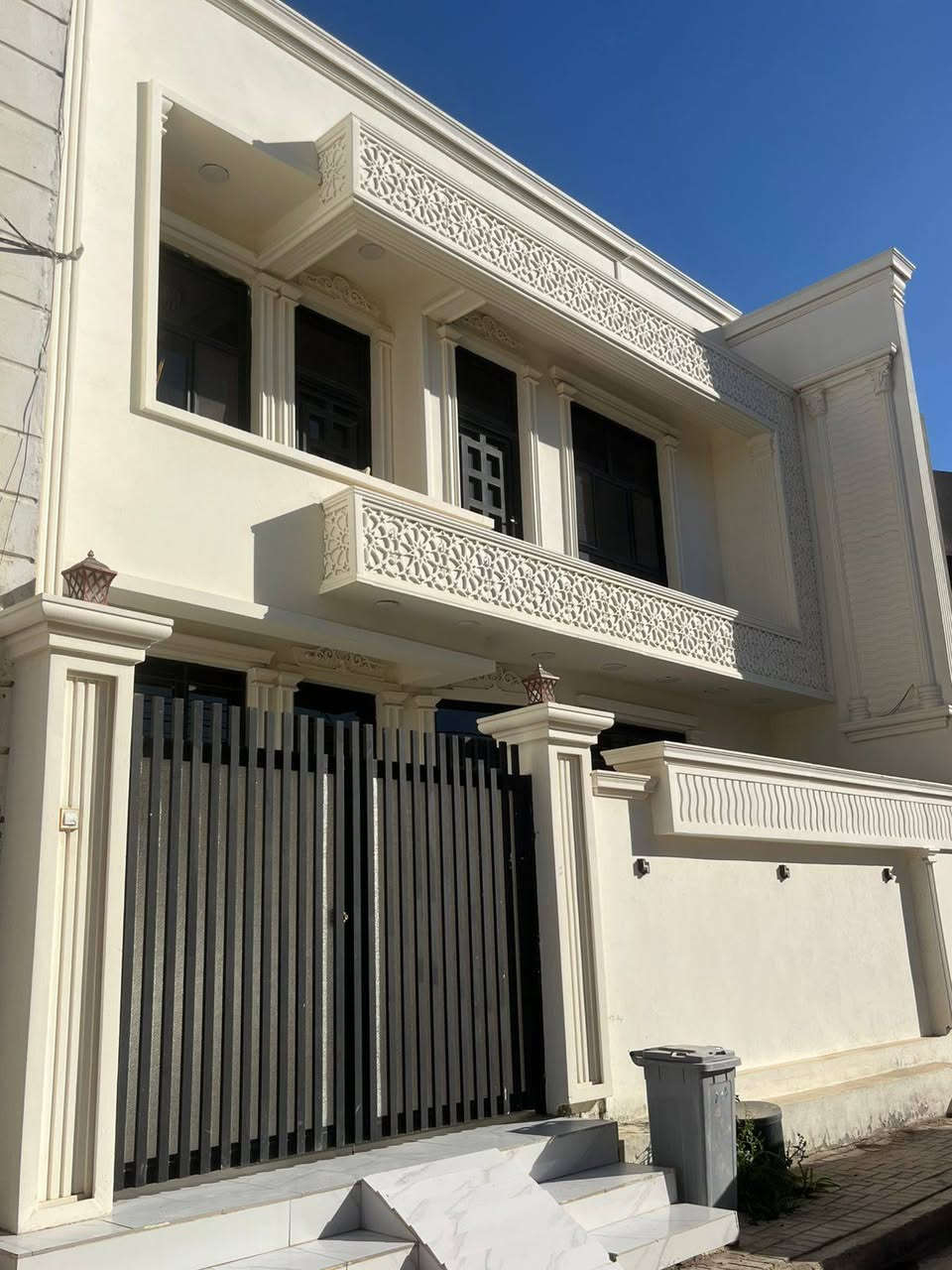 للبيع .. دار سكن ١٠٠م مربع ١٠×١٠ طابقين حي الجامعه 
٣ غرف نوم صاله استقبال مطبخ صحيات 
مطلوب اسكان ٣٤ مليون التسديد ١٨٠ الف شهريا 
للاستفسار مراجعه مكتب ميثم للاستثمار العقاري / الجزائر شارع المطاعم / مقابل مخبز باب الحاره او الاتصال على الارقام التاليه
***********
***********
