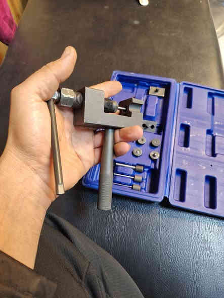 سلام عليكم بكج كامل مال زنجيل دراجه مستخدم مره وحده يفتح زنجيل ويقفل زنجيل كل لقياسات بي سعره ٤٠ الف ***********
