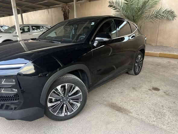 السلام عليكم 
جيتور  داشنك فول مواصفات

 JETOUR  Dasheng

موديل 2023 لون اسود ملكي

المحرك: 4 أسطوانات 1500 تيربو ✈️🚀

196 حصان

ناقل الحركة: اوتوماتيكي من 7 سرعات

العداد: 15000 كيلو متر قابل للزياده

ضمان شركة/عليها ادامه بل شركه قبل اسبوع دهن وفلاتر وصيانه دوريه

رقم ااربيل باسمي

*المواصفات*

* إطارات قياس 20 إنچ

* فتحة سقف بانوراما

* 6 وسائد هوائية

* كاميرات محيطية 540 درجة

* شاشة التحكم بقياس  15.6إنچ

* لوحة القيادة الكترونية 

* نظام الملاحة خرائط GPS

* نظام كار بيت لعرض شاشة الهاتف المحمول

* بلوتوث / هاتف السيارة

* نظام أوامر وتحكم صوتي

* نظام صوتي 8 سماعات 

* شاحن هاتف لاسلكي سريع

* رادار تفاعلي

* تحذير مغادرة المسار

* نظام القيادة شبه الذاتية

* نقطة عمياء

* حساسات أمامية

* حساسات خلفية

* نظام تحذير الاصطدام الامامي والخلفي 

* نظام الفرامل اليدوية الاوتوماتيكي Autohold

* وضعيات قيادة متعددة

* دخول ذكي (بصمة)

* تشغيل عن بعد

* صندوق كهربائي 

* مقصورة الركاب من الجلد الفاخر

* مقعد السائق والراكب كهربائية

* مقعد السائق مع ذاكرة لحفظ وضعيات الجلوس

* مقعد السائق والراكب مبردة

* مقعد السائق والراكب مدفئة

* إنارة محيطية

* موسيقى ترحيبية

* عتبات الأبواب مضيئة

* مصابيح أمامية أوتوماتيكية زينون مع مصابيح نهارية LED

* نظام التحكم الذكي بالإنارة العالية

* المرايا الجانبية قابلة للطي كهربائياً

* مرايا بخاصية التعتيم الذاتي

* نظام مراقبة ضغط الاطارات

* نظام تنقية الهواء مع شاشة لعرض البيئة الخارجية

* حساس للمطر

ومواصفات أمان أخرى

ملاحظة: 

السيارة كلها مكفوله كفاله عامة بدون ضرر بدون شخط بدون صبغ كير ومحرك وكهربائيات كفاله عامه 

تحويل ثاني يوم 

السعر 160$ ورقه قفل قفل وماكو هيج سعر 

 

مكان السيارة  

بغداد 

للاستفسار الاتصال على الرقم.اسيا ***********
