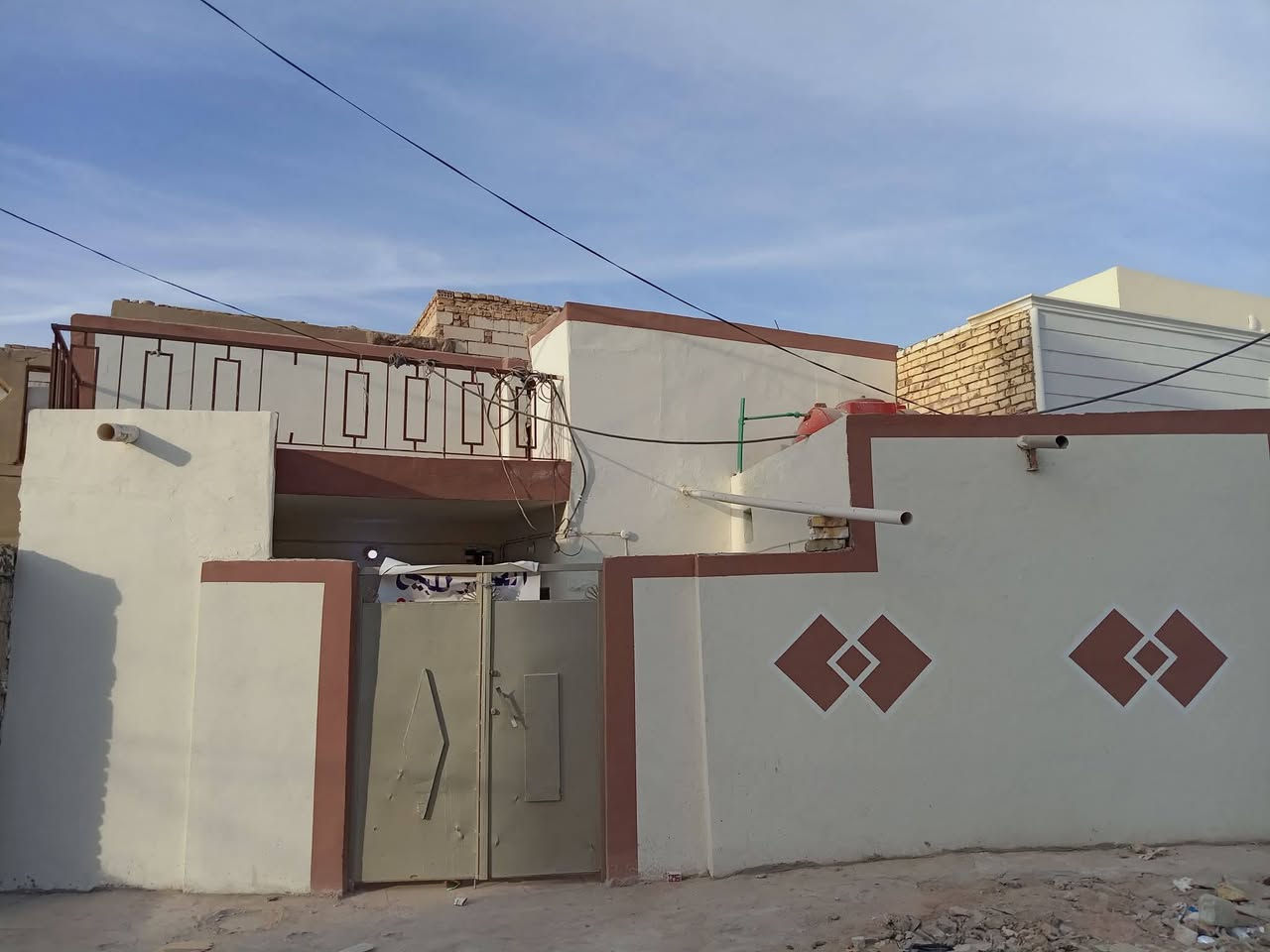 دار للبيع طابو صرف
الموقع الجلبيه قرب جامع محمد الباقر

المساحه ٦٨ متر الواجهه ٨ متر

البناء طابق واحد ( غرفة
 وصاله 
واستقبال
 ومطبخ 
وصحيات)

السعر ٤٥ مليون
***********
