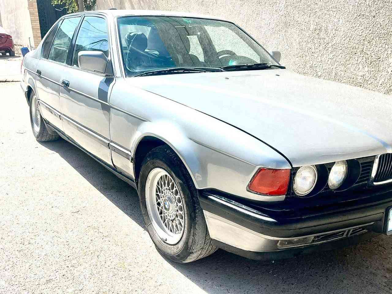 السلام عليكم بي ام موديل  98.   730 
سياره بلاديه خير من الله كير ومحرك 3000  حاويه ترايك وين ما يعجبك سياره مال جناي كهربائيات تائرات نضاف باتري جديد ما بيها اي نقص فقط يده باب سائق سياره تحويل السعر 48 او مراوس عادي ايش عندك نزل مكاني بغداد***********
