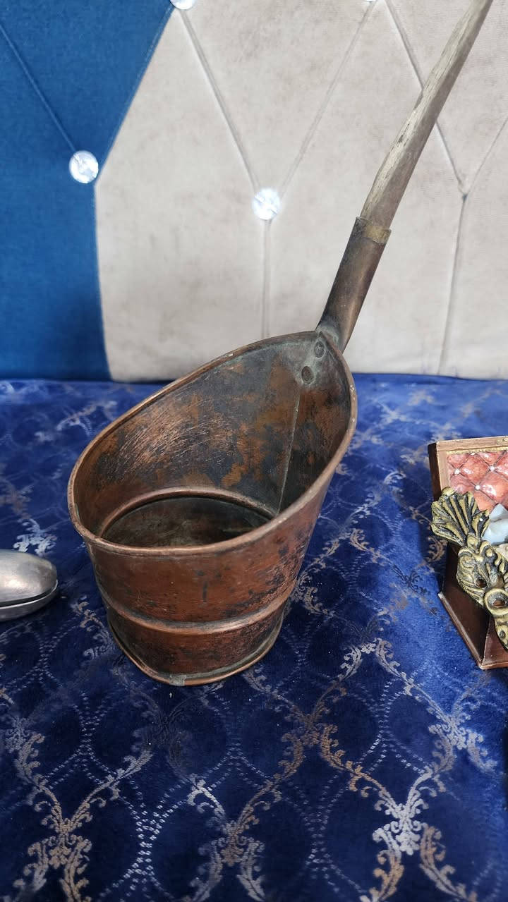 مجموعة انتيكات قديمة 
مبخره نحاس  دله نحاس  خاشوگه نحاس  معصاره ليمون 🍋 قديمة  مگص بولندي قديم 
طاسة حمام قديمة جداً جداً 
تحفة القط 
السعر   القطعة على  10 الف 
موجود توصيل


**إذا كنت صاحب هذا الإعلان وتريد حذفه لأي سبب، رجاءا أرسل رسالة إلى الدعم الفني**