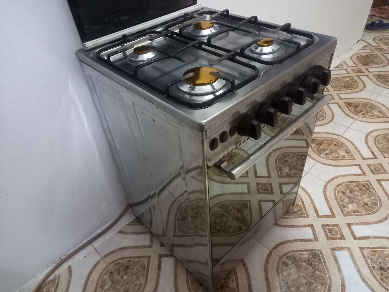 طباخ عشتار مصري للبيع شرط الشغل السعر ٨٠ ألف العنوان موصل حي الصدام بعد السيطرة عالشارع العام *********** *********** يوجد توصيل داخل الموصل أجره عالمشتري موصل, نينوى
