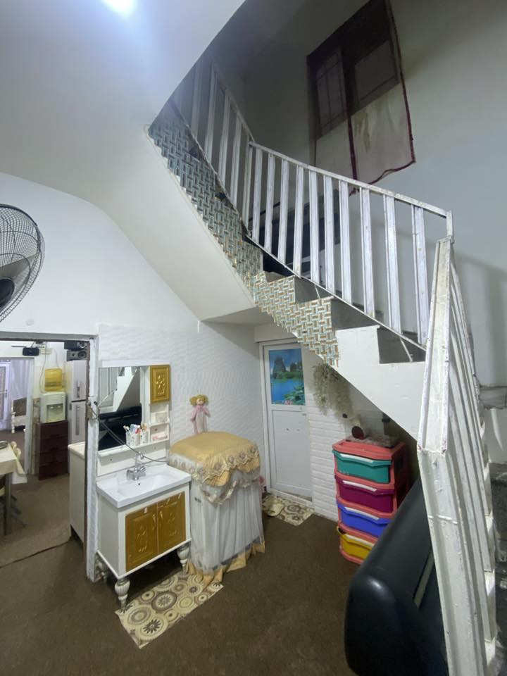 للبيع دار مشتمل 100 متر بيت بنائة نظيف سقف كونكريت عالي عن الشارع بالاكرمين يم المدارس سعره 105 مرجعة نفس الدار هاتف ‭☎️☎️

‭0788 588 6511‬
