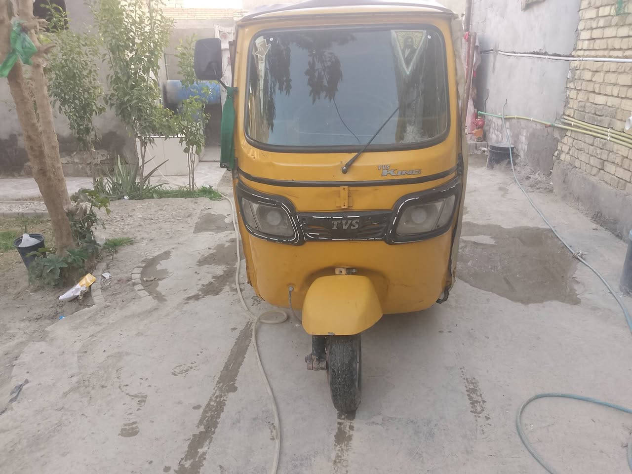 #تكتك_ TVS
موديل 2020 شهر ال 6
سنويه #رقم-بابل 
تحويل ثاني يوم 
التكتك بيها ضربه بسيطه موضحه بالصوره
لاتبخير ولا تنقيص 
المحرك مجفت قبل اربع اشهر تجفيت شركه 
وياها تهم بوب جديد تفصال الشركه كاملات 
السعر 4500 أربع ملايين ونص قفل يعجبك كل الهلا 
عنوانها الحله الحمزة الغربي 
***********
