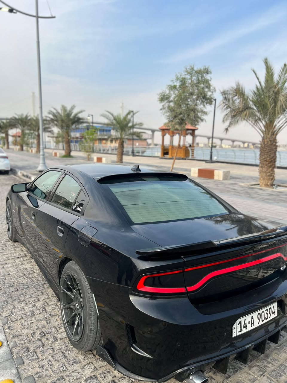 جارجر RT 17
حادثها امريكا بارد چاملغ خلفي جهة العبري 
 وبالعراق تبديل باب السائق و باب خلف سايق مصبوغ يعني قطعتين  
برمجة عبدالله مقداد صوتها حلو بوب كورن 
الإضافات ، بلكات ريسنك وفيت بم ريسنك وشوته رياضية 
دبات سود SRT عليها تفريغ خلفيات فقط 
ستيرن SRT وعين الشيطان + لد متغير من التليفون 
شاشة كاربلي البلادية ، كشنات تدفئة وتبريد 
والمري أيضًا تدفئة ،دواخل جلد غرفة نضيفة 
حدادة أمامي وخلفي جديدة قبل شهرين وتخم تاير جديد 
سيارة نضيفة مانازلة إستعراض  
سنوية جديدة رقم بصره تحويل ثاني يوم 
السعر 200  ورقة ومجال بسيط 
*********** 
مكان السيارة البصرة
