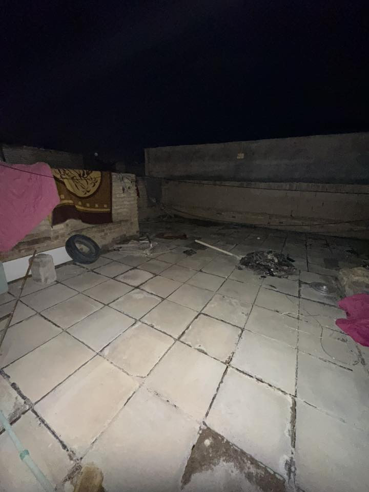 السلام عليكم 
بيت للبيع في منطقه الـ معالي قرب الحولي  قريب مدرسه الخلود مساحه 125 متر مشمول بتطويب 
يتكون من غرفه وحمامات  ومطبخ وصاله واستقبال سطح شتايكر بناء بلوك السعر 15مع المجال 
للاستفسار اكثر ***********
