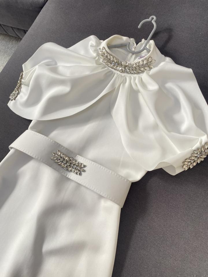 فستان عقد يجنن ملبوس ساعه فقط
ماخذته من فيولا ببغداد
مجسم ع الجسم يلبس قياس من 36 الى 40 يكعد قالب يفصل الجسم يجنن وكشخه
نظيف جدا جدا
سحاب خلفي
الطول 125 يوصل تحت الركب
خامه ليگرا تجنن
حزام دكم ع الخصر
الصور واضحه جداً نفس الحقيقه ضبط 
ماخذته ب60 اريده قفل 30 
متوفر توصيل


**إذا كنت صاحب هذا الإعلان وتريد حذفه لأي سبب، رجاءا أرسل رسالة إلى الدعم الفني**