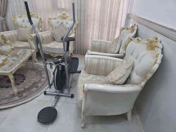 قنفات نضيفات كلش بعده جديده هسه مشترينه ويا الطبلات والقطعه السعر مليون ١٠٠ وبي مجال
للشراي يتصل برقم ***********
