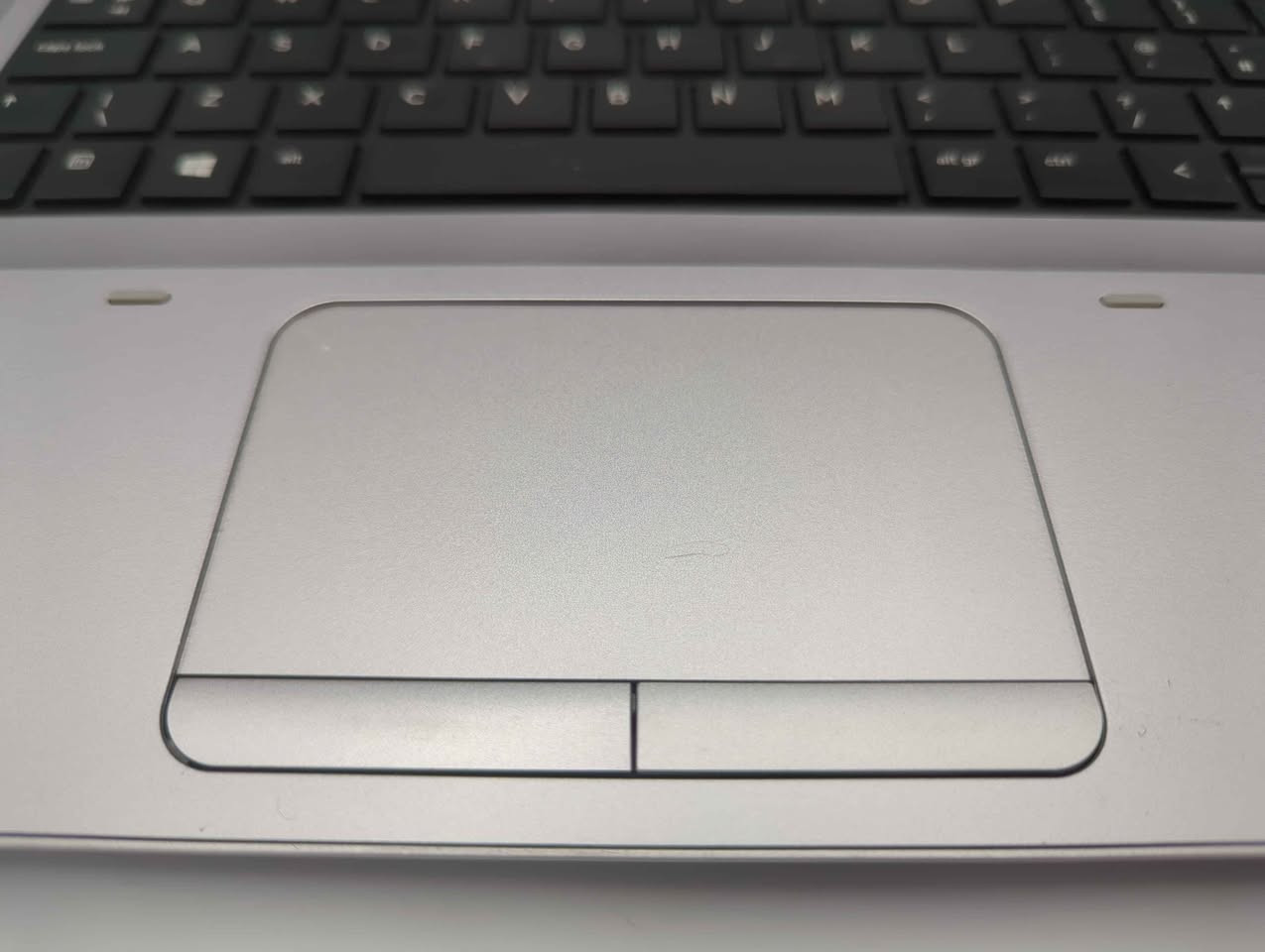 💻 فرصة ممتازة بسعر اقتصادي 🔥
HP ProBook 650
شاشة كبيرة 15.6 إنچ  مناسب للدراسة، البحوث، والأعمال المكتبية اليومية
━━━━━━━━━━━━━━━━━━
✔️ المواصفات:
✓ Core i5-6200U (جيل سادس)
✓ رام 8GB
✓ SSD 256GB
✓ كارت شاشة Intel داخلي
✓ شاشة 15.6 إنچ
✓ كيبورد عربي / إنكليزي
━━━━━━━━━━━━━━━━━━
🔹 وارد أوروبي – غير مستعمل بالعراق (نظافة 95%+)
🔹 بطارية بحالة جيدة (ضمان ساعة فما فوق)

💰 السعر: 230 ألف دينار
🎁 توصيل مجاني + حقيبة + ماوس هدية

━━━━━━━━━━━━━━━━━━
🛡 ضمان فحص أمام المندوب
🛡 ضمان أسبوعين على أي خلل مصنعي المصيب, بابل


**إذا كنت صاحب هذا الإعلان وتريد حذفه لأي سبب، رجاءا أرسل رسالة إلى الدعم الفني**