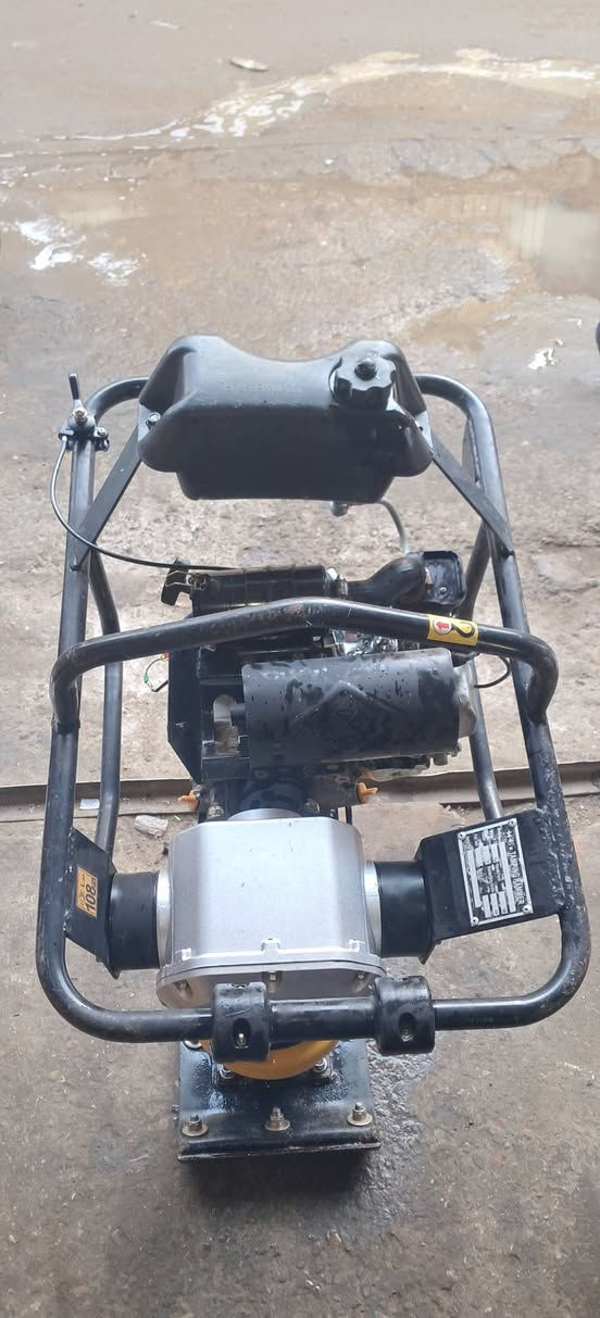 قفاز صيني مستخدم الباب الأول
نوعيه جيده جدأ 

سنه الصنع ٢٠٢١ 

الوزن ٧٧ كيلو 

قوه الضربه ٢٥٠٠ 

خزان وقود ⛽️ ٢.٨ لتر 

#مكتب_الماهر_للمواد_الانشائيه

العنوان بغداد ساحة الطيران 

شارع النضال الفرع الثاني 

مقابل كنيسة الارمن 

للاستفسار اكثر اتصل على الرقم 

***********
