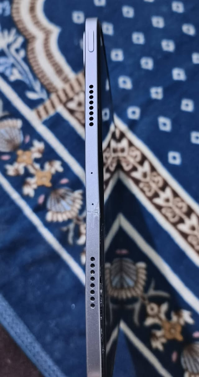 سلام عليكم
ايباد 11 m2  الذاكره 128
كامل ملحقاته الأصلية 
بي فطور ثنين موضحات بل صوره 
بل شاصي  الايباد نضيف جدا 
مكانه نجف وهاذه رقمي ***********
