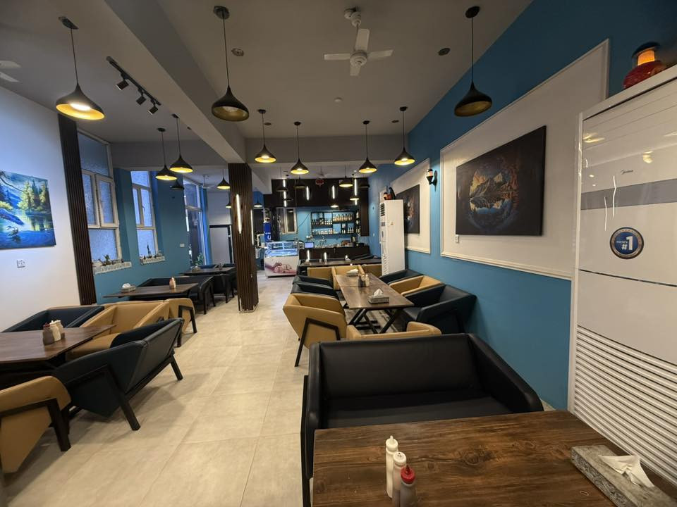 كراسي للبيع استعمال شهرين  
نظافة ١٠٠٪؜ عدد ٤٠ للبيع الكل
 
واتساب: ***********
