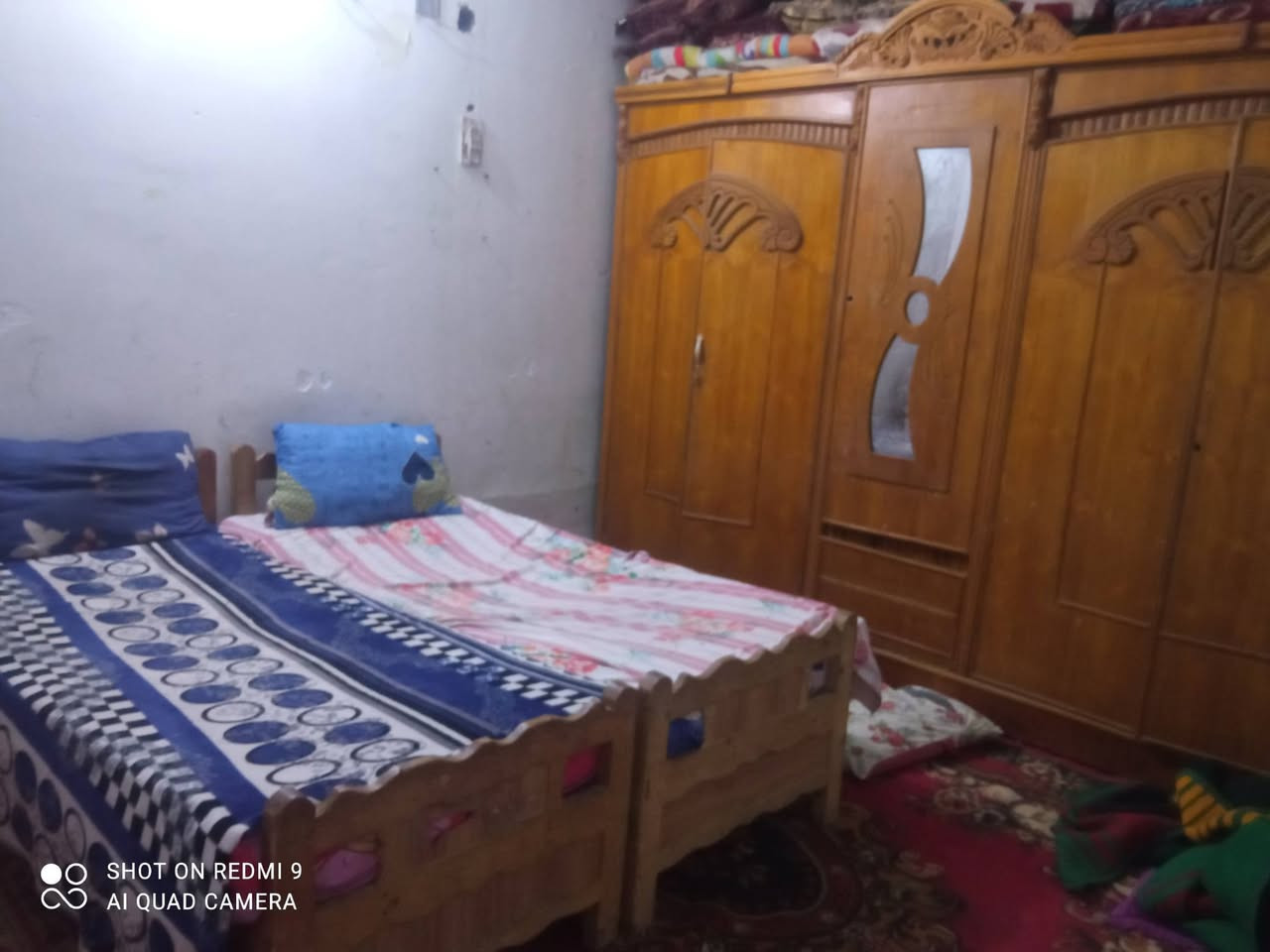 السلام عليكم بيت للبيع مساحه 250 متر حي الأمين وره معمل الكاشي سيد ابراهيم شارع تبيلط
***********
