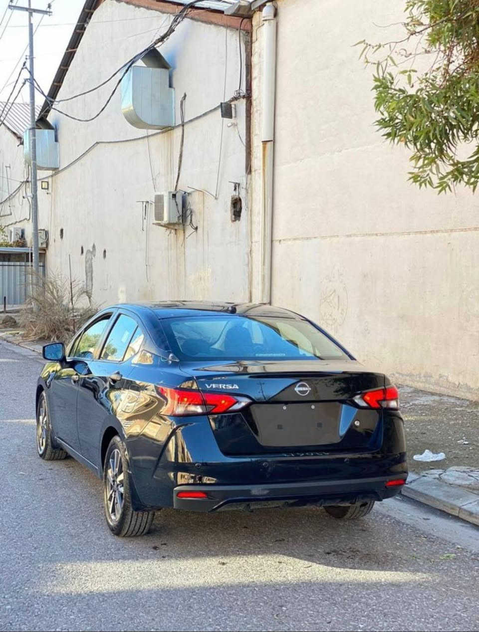 السلام عليكم
نيسان فيرسا موديل 2023 رقم اربيل بأسم شركة
وارد امريكي بدون حادث بدون صبغ فقط طلقات عدد 3
سيارة جديدة وجاهزة ماشية 27 الف
مواصفات تحكم ستيرن كامرا رادار حساسات 
مكان بصرة السعر 125 وبيه مجال او مراوس
***********
