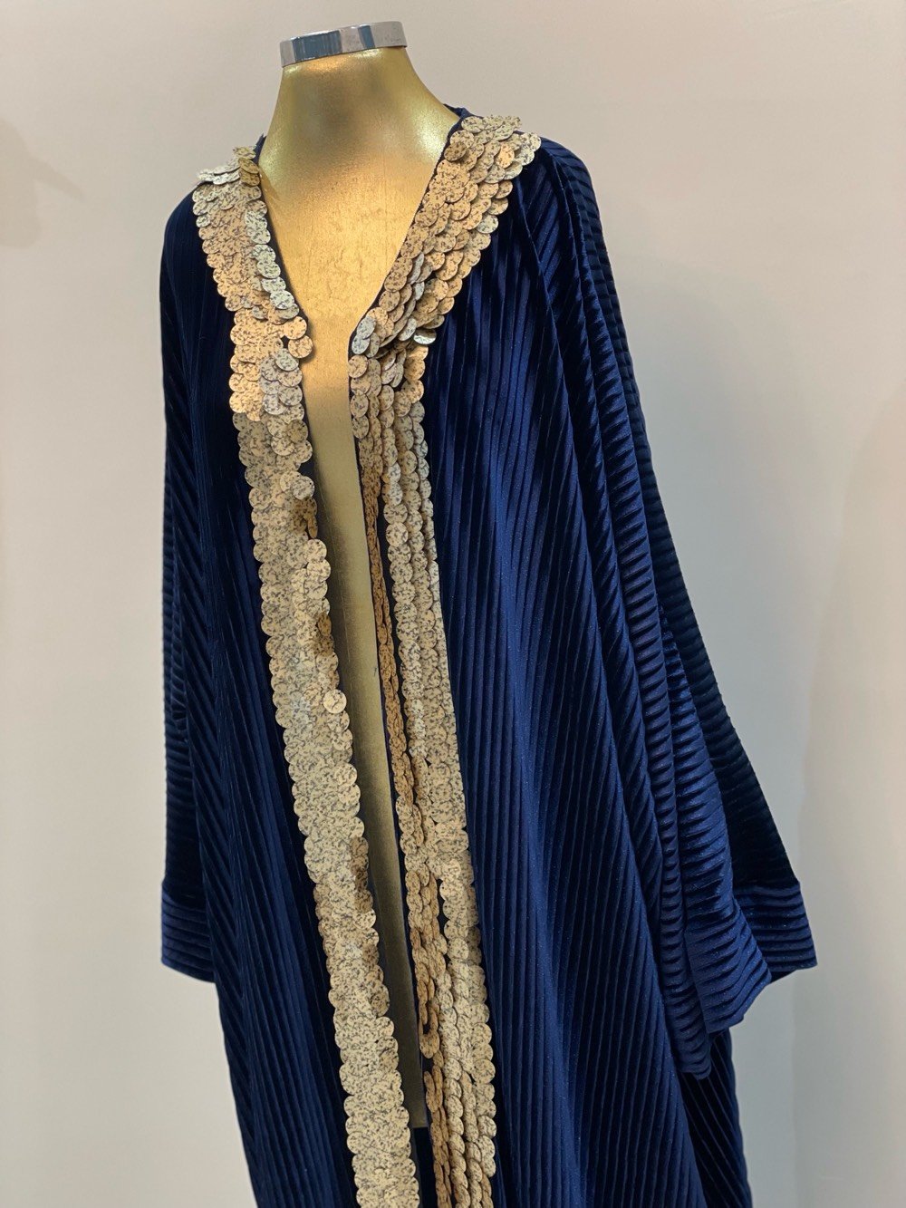  عبایة مخمل
مستعمل مرة واحدة
عنوان جوهرةالمحیط
free size