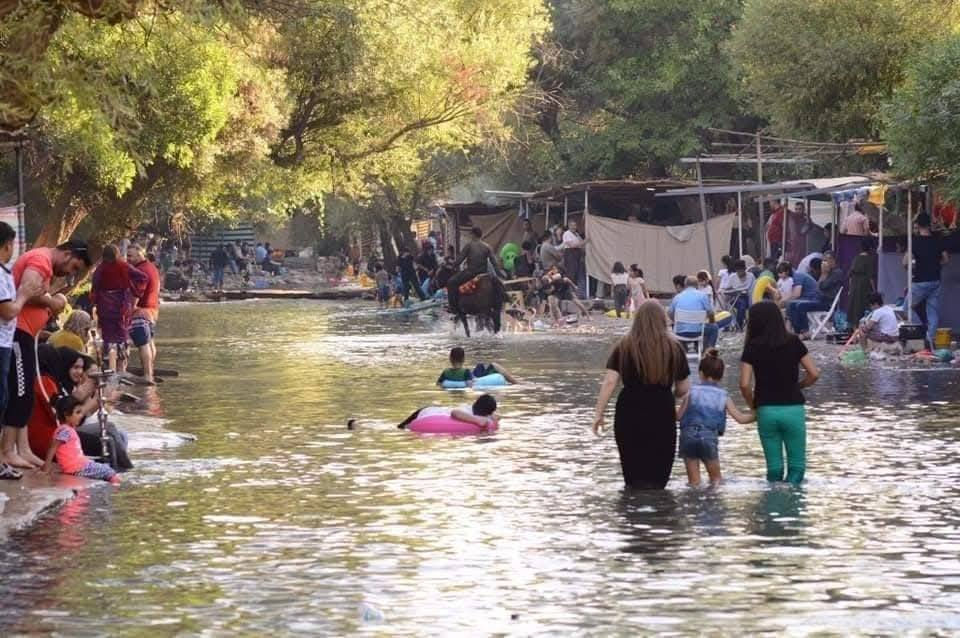 خلال فتره العيد يوجد لدينه طلعات على مصايف دهوك او اربيل سياره خاصه دوج كرفان 7 راكب من الصبح الي ليل او مبيت حسب الطلب شباب او عوائل للستفسار راسل الصحه او اتصل على رقم ***********
