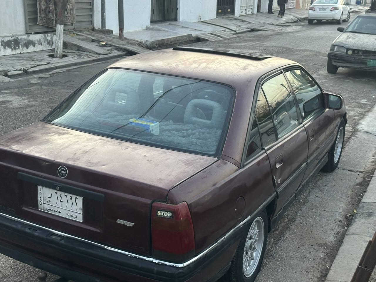 سلام عليكم 
أوبل اوميكه موديل 91 محرك 20،بيها ضربه جاملغ الامامي ،مابيها دفتر بنزين ،كير محرك اكسل بشرط ،كير عادي .كهربائيات كلها شغاله بشرط ،و السنويه منتهي من2021 .للاستفسار الاتصال على الرقم ***********. ***********.   
مكان كركوك 
سعر 25وبيها مجال
