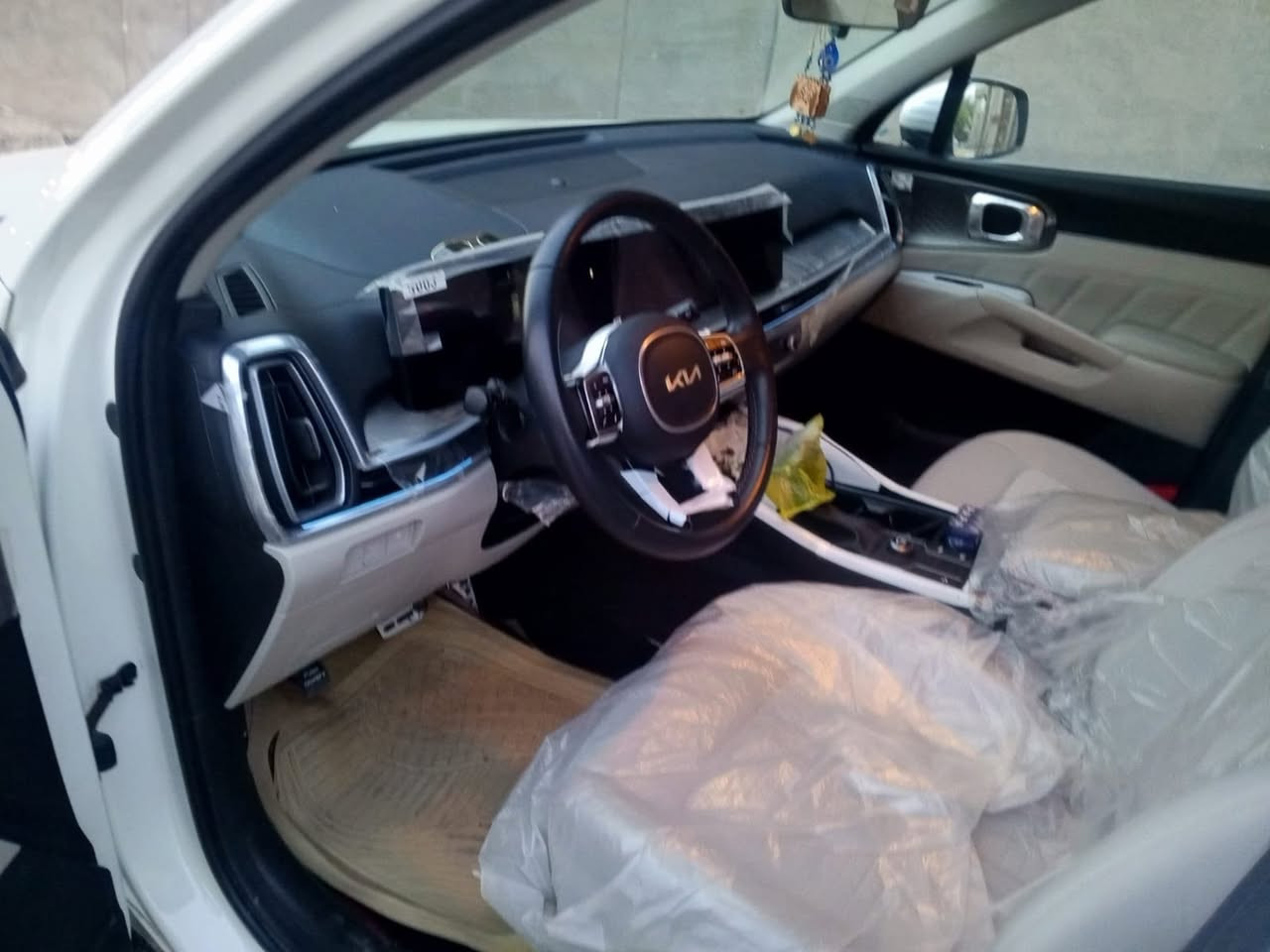 السلام عليكم سورنتو 2024 للبيع 4 سلندر مكفوله كفالة عامة ماشية 22الف 7 راكب ***********
