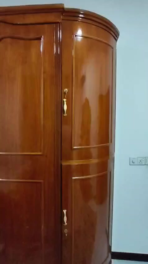 غرفة نجارة تزكام درجة اولى قيمتها ٣ونص كلفت بس ابيعها واحد ونص بيها مجال للجاد 
***********
بصرة خصيب حمدان
