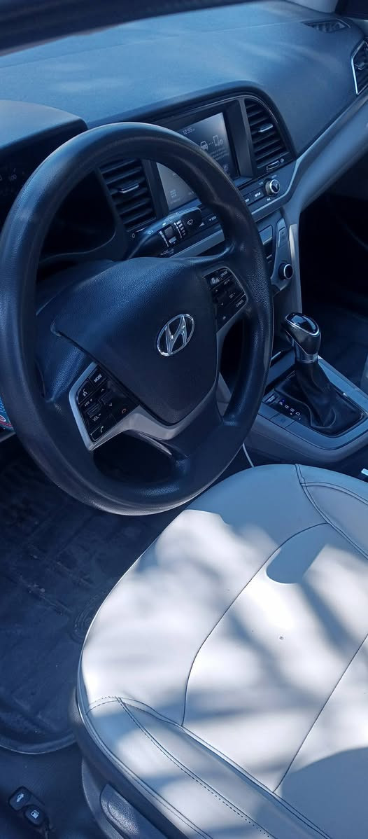 السلام عليكم
النترا 2018 امريكي حادث بنيد فقط مبدل والباقي ليبل واحد وبالعراق صار بيه. صبغ بابين بدون تبديل وفتح 
مكينة دوش كير اي تي تخم تاير رادار جانبي 
السعر 127,$ وبيها مجال 
الاتصال على ***********
