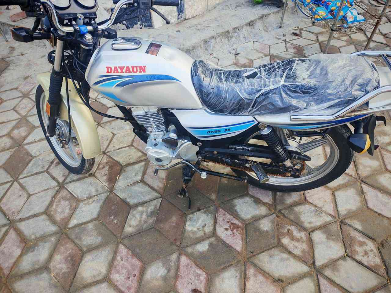 السلام عليكم دايون عضم 
كلك كلك كلك مكفوله من السرقه اوراقه ضايعه دراجه شلعه ومعدل مديل٢٠ تجي وتشوف بعينك رايده ب٦٥٠وبيه مجال مكاني كربلاء طويريج يم مرقد ابو هاشم للستفسار‏‪***********‬‏
