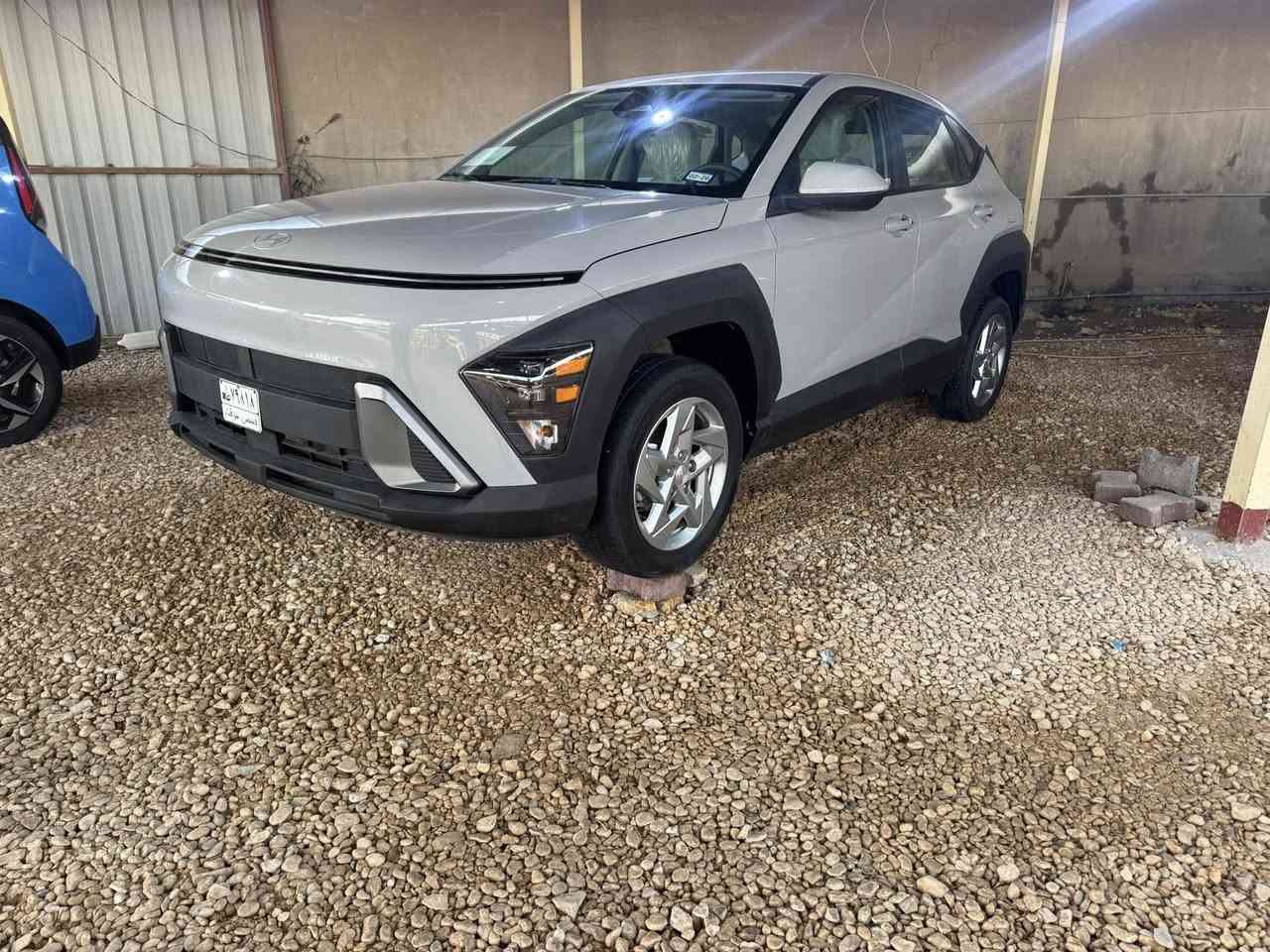 بسم الله الرحمن الرحيم 
للبيع هونداي كونا 
موديل:2024
 اللون: سمنتي
المواصفات :
بصمة 
محرك 2000 دوش
كامرات 
شاشة كبيرة
قيادة آلية
رادارات 360 درجة
العداد : 26 الف
الحادث : في الويل الخلفي فقط والباقي كفاله عامه بدون صبغ وبدون تبديل فقط دعامية خلفيه تبدلة اصلية وبدون اي ارباك .. صورالحادث موجوده بالمنشور 

للأستفسار : *********** / 
  ***********
العنوان : بابل - حله
